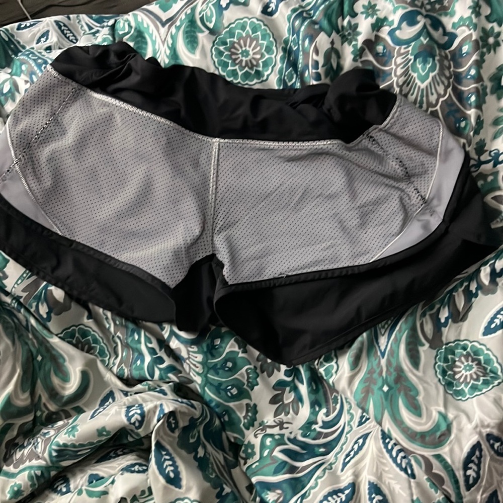 These have been worn once, they are very comfortable and cute!! Free shipping !!